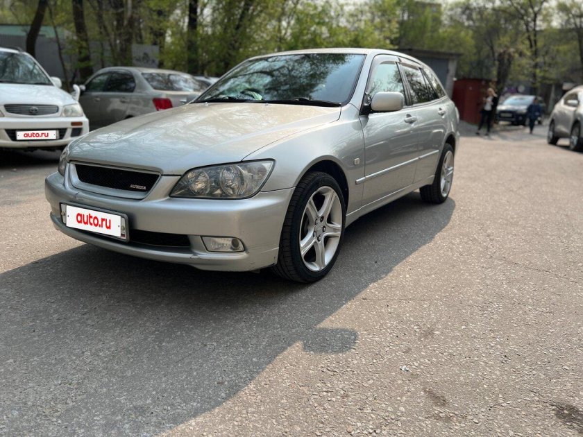 Toyota altezza gita
