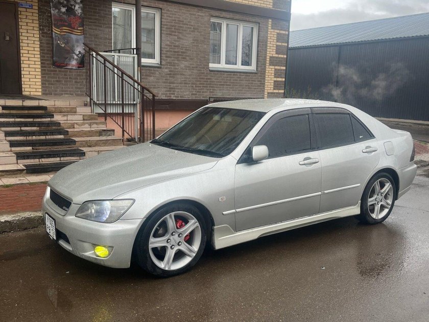 Toyota altezza 1998 2005