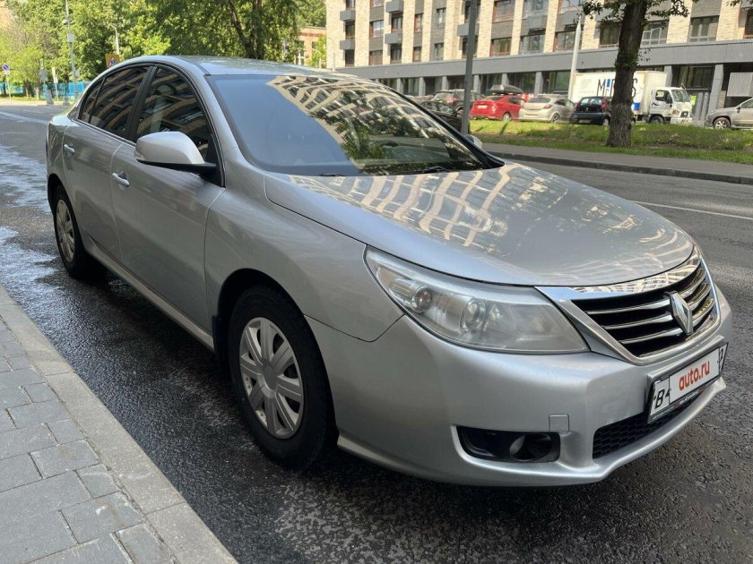 Рено латитуде 2011 года