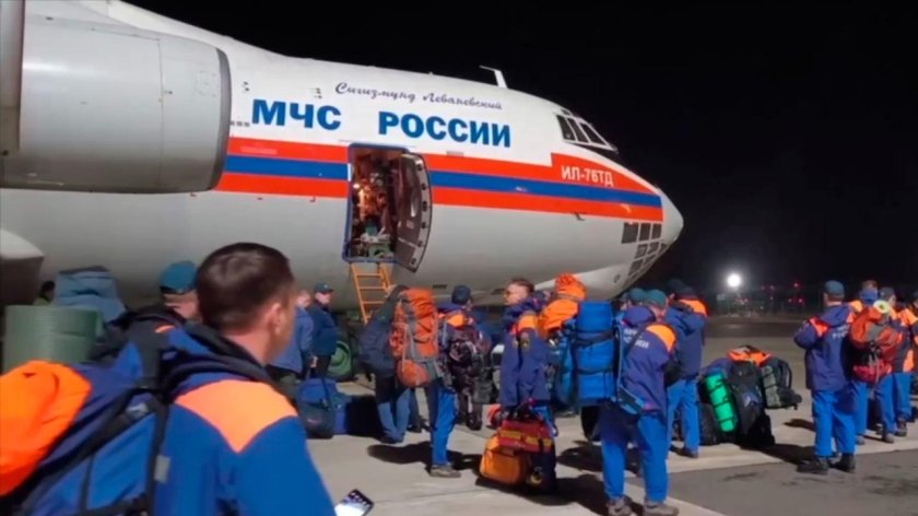 Самолет мчс россии