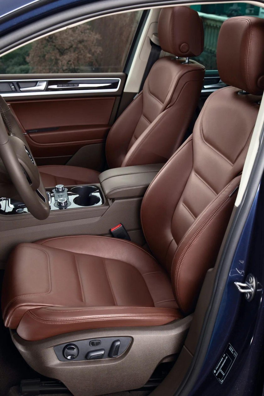 Коричневый салона на Туарег НФ