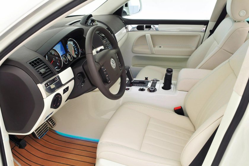 VW Touareg 2008 салон