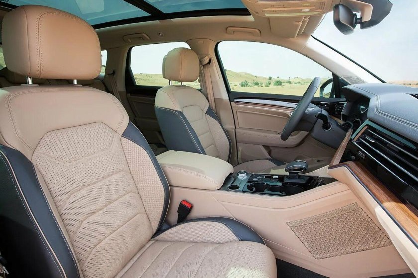 Фольксваген Туарег 2021 белый салон