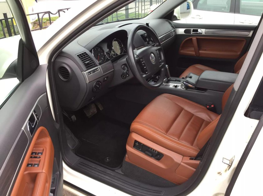 Фольксваген Туарег 2009 салон