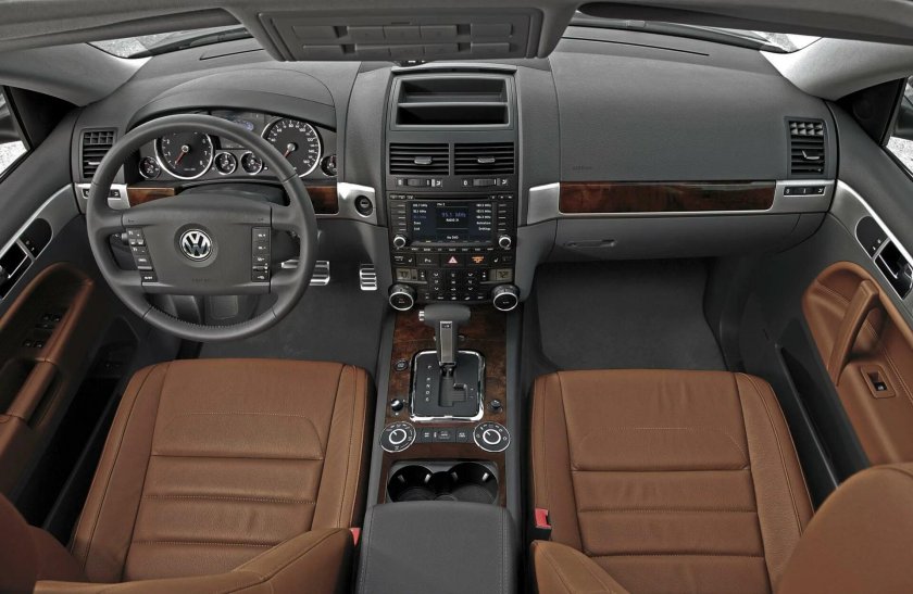 Volkswagen Touareg 1 Interior