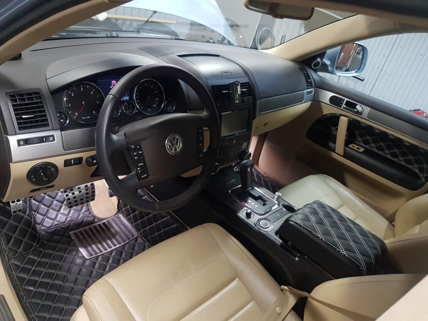 Volkswagen Touareg 1 Interior