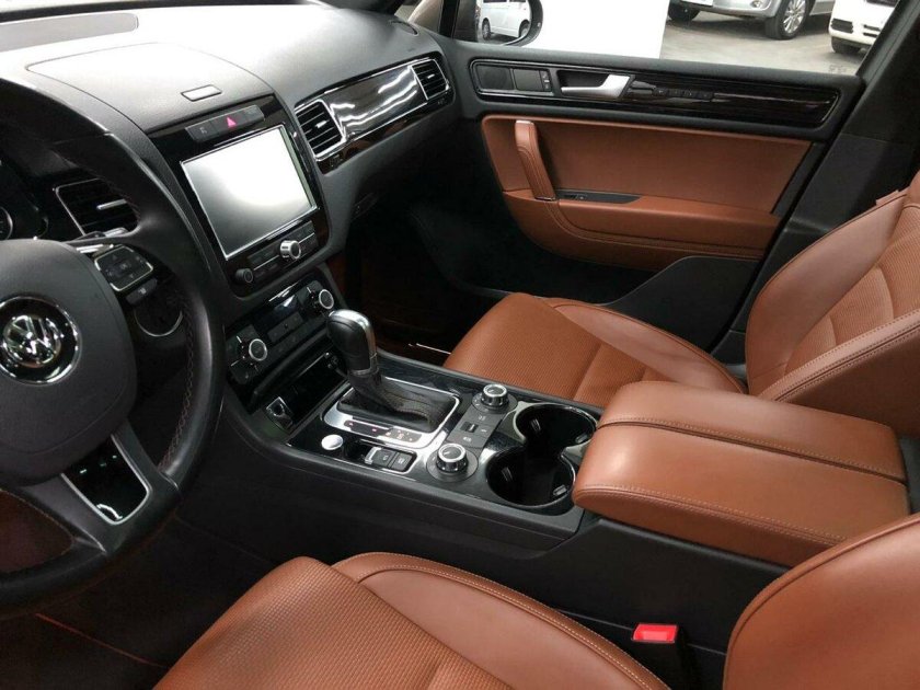 Volkswagen touareg 2012 interior
