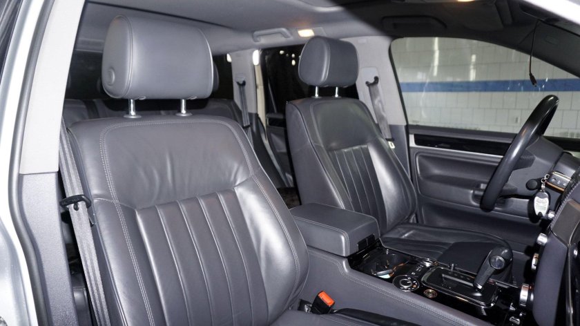 VW Touareg 2008 салон сзади