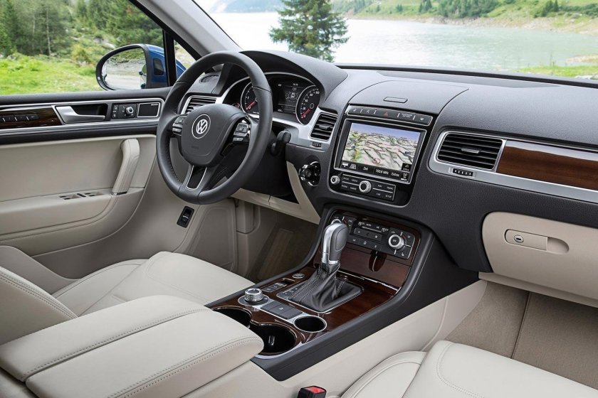Фольксваген Туарег 2014 салон