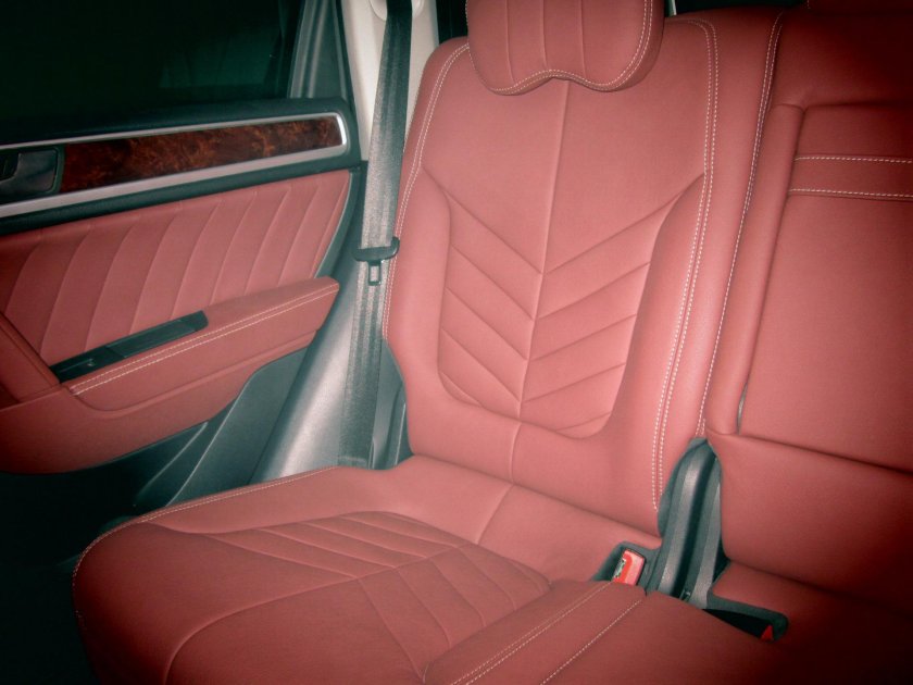 Touareg 2 красный салон