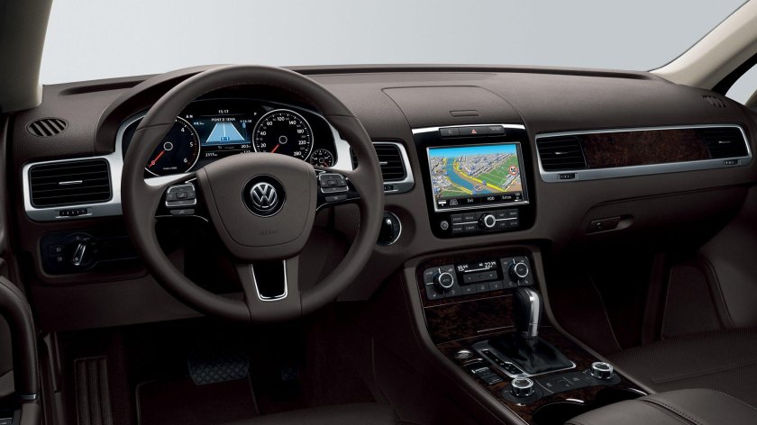 Фольксваген Туарег 2010 салон