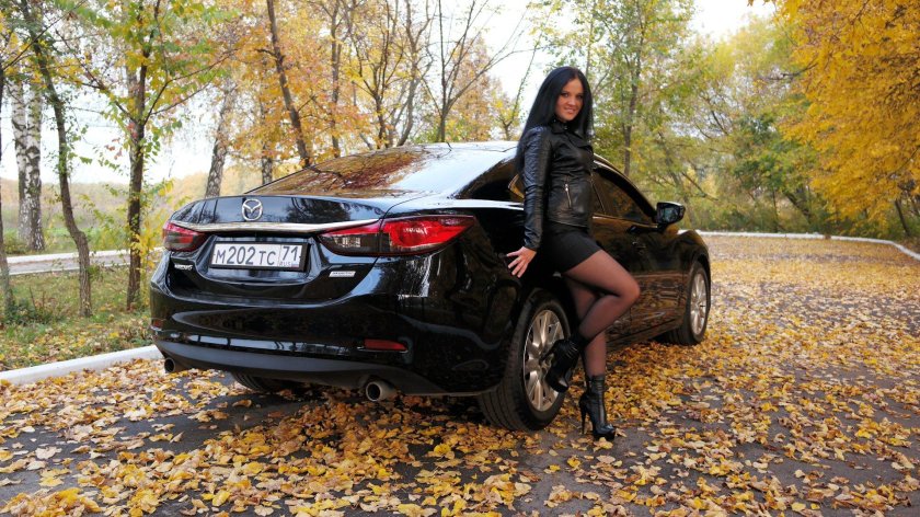 Девушка и Мазда