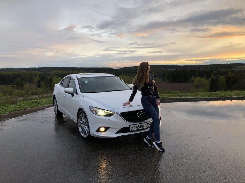 Человек с Маздой 6