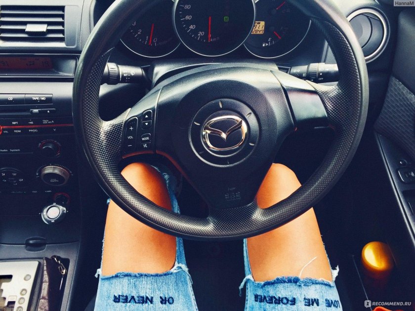 Девушка за рулем