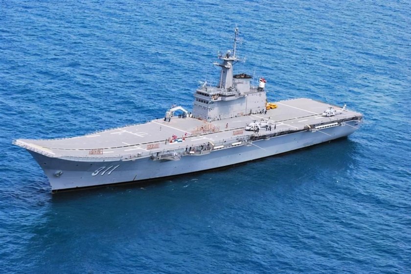 Чакри Нарубет авианосец