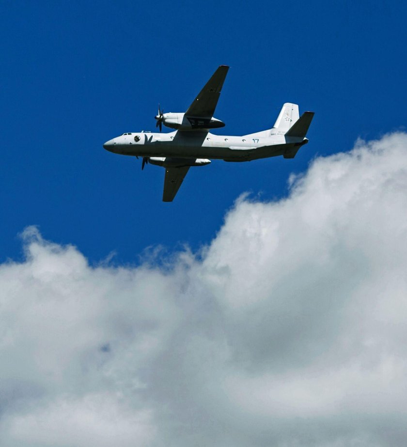 Ан 26 военно транспортный самолет