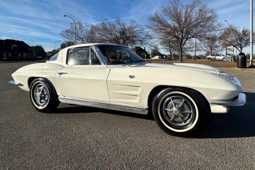 1963 chevrolet corvette split window coupe