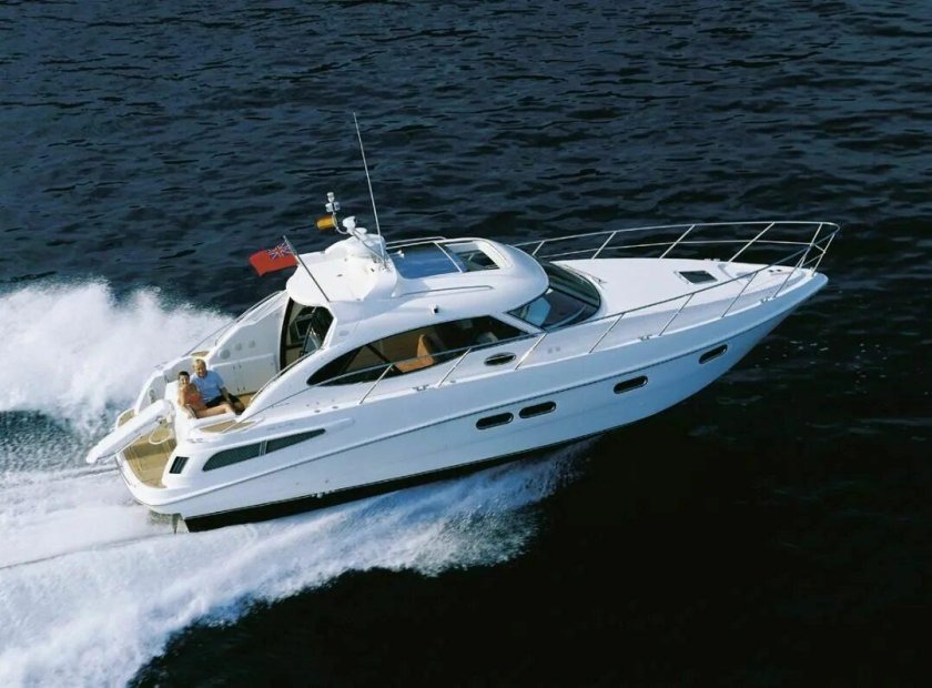 Яхта катер