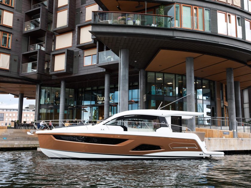 Sealine 390 яхта