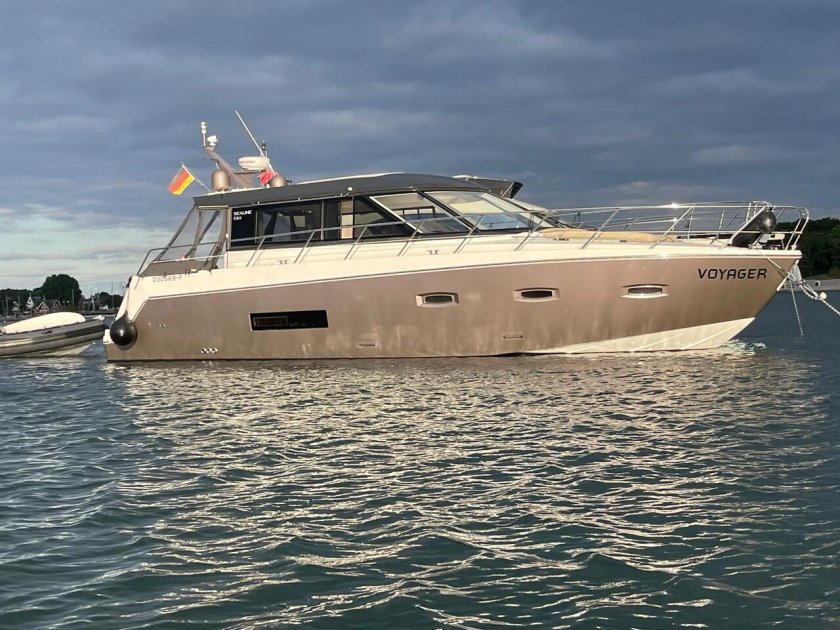 Моторный катер