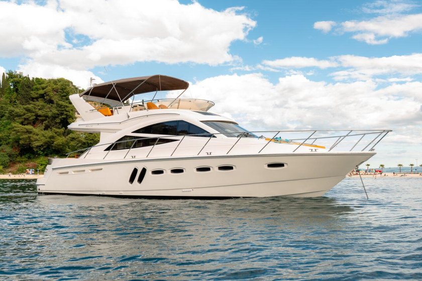 Яхта Силайн