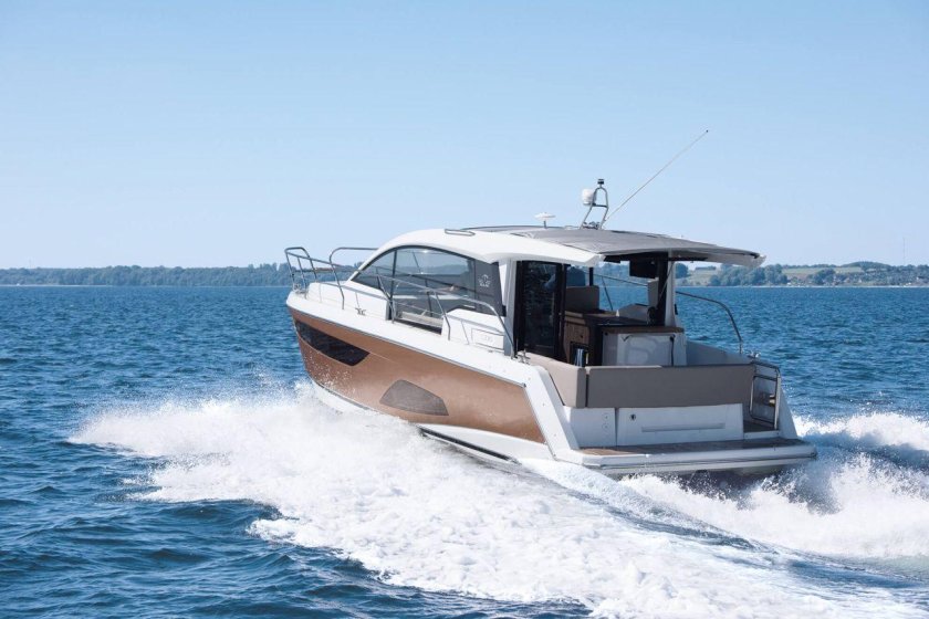 Sealine c335