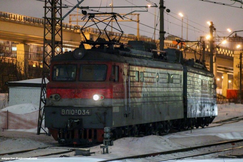 Поезд локомотив