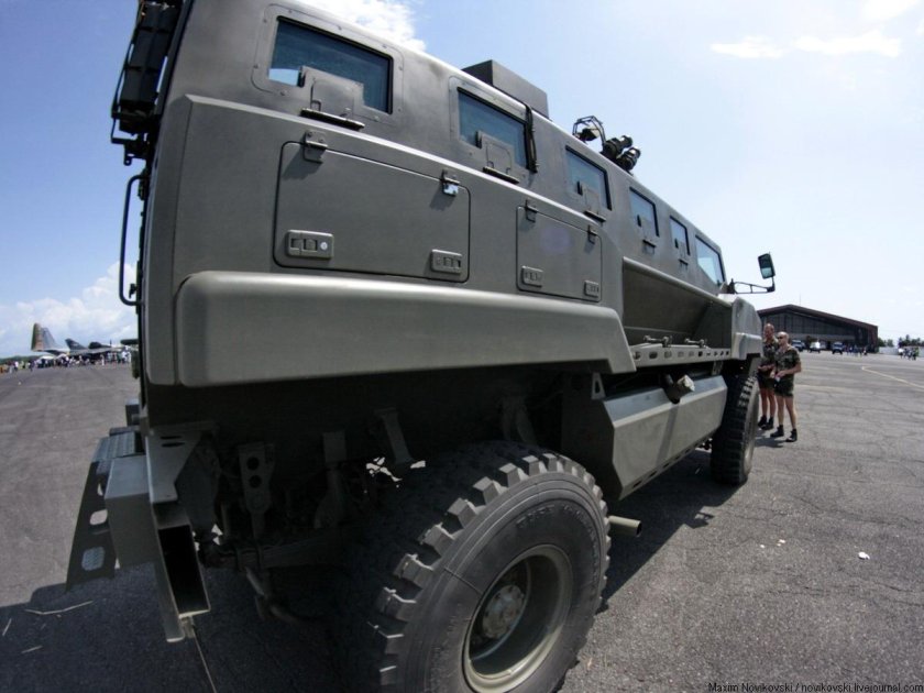 Бронеавтомобиль з стс ахмат