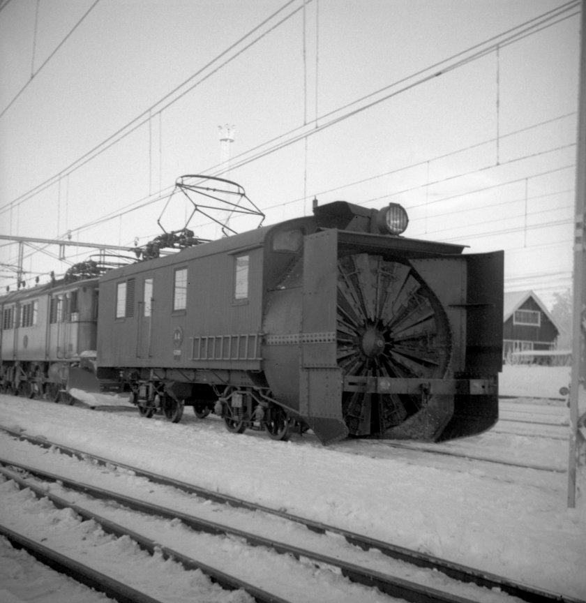 Роторный снегоочиститель ЖД