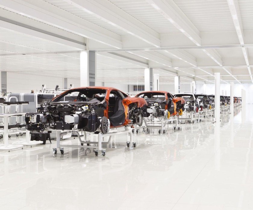 Производственный центр MCLAREN. Уокинг, Великобритания