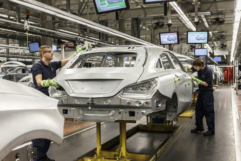 Завод Мерседес Бенц в России