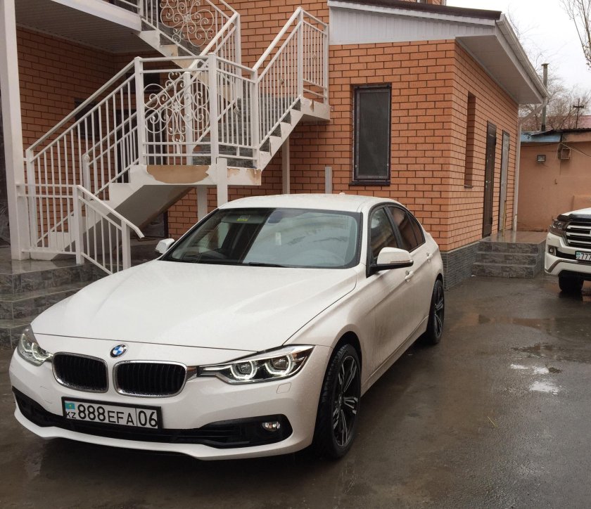 BMW 3 белая