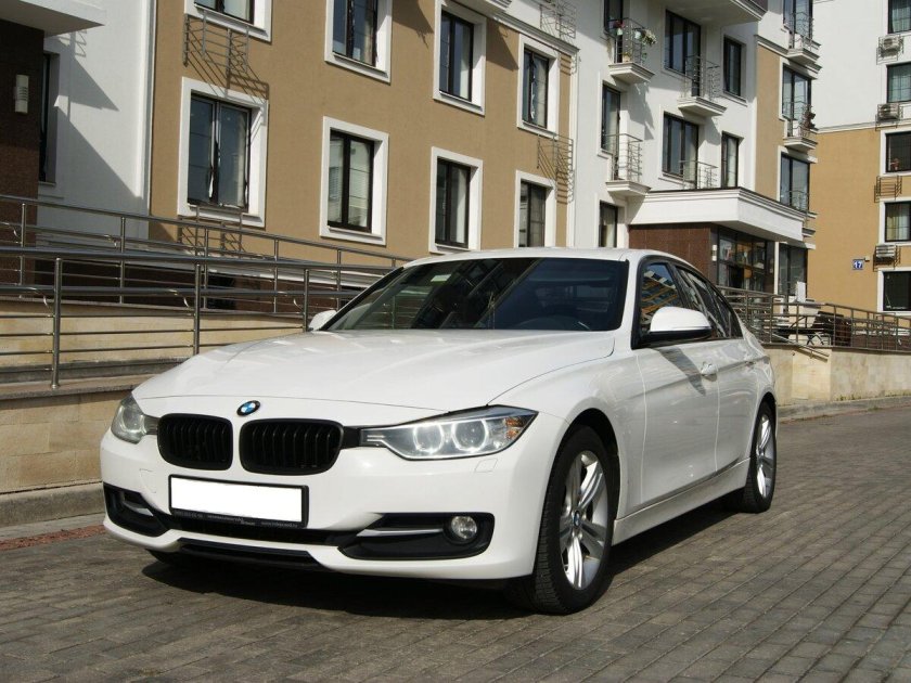 БМВ 3 белая