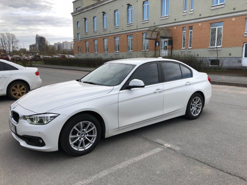 BMW 3 белая