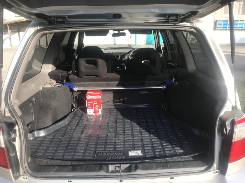 Субару Форестер 2000 багажник