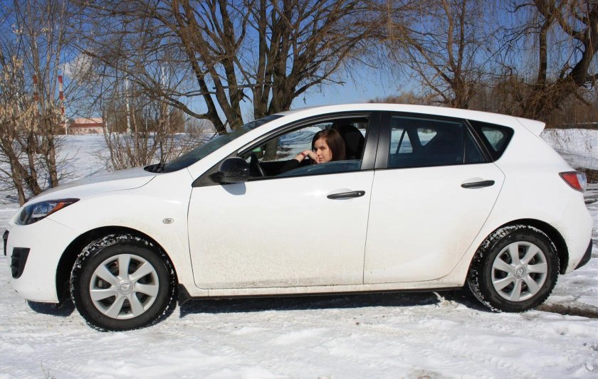 Мазда 3 хэтчбек белая