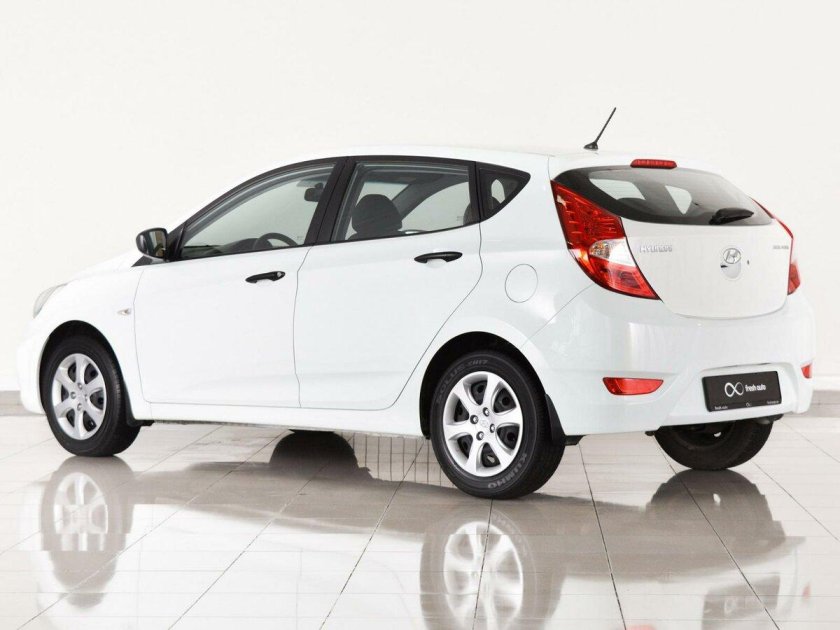 Хендай Солярис хэтчбек белый