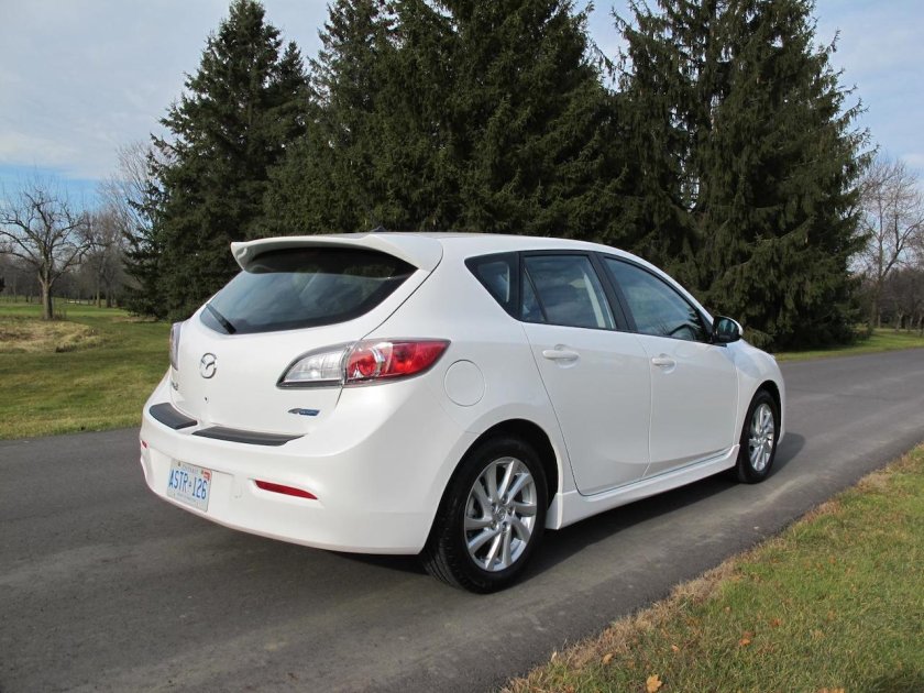 Мазда 3 хэтчбек 2012 белая