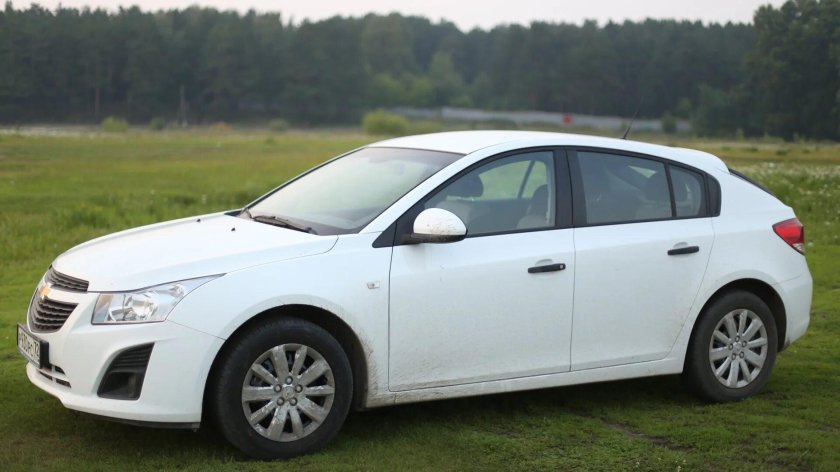 Шевроле Круз хэтчбек белый 2013