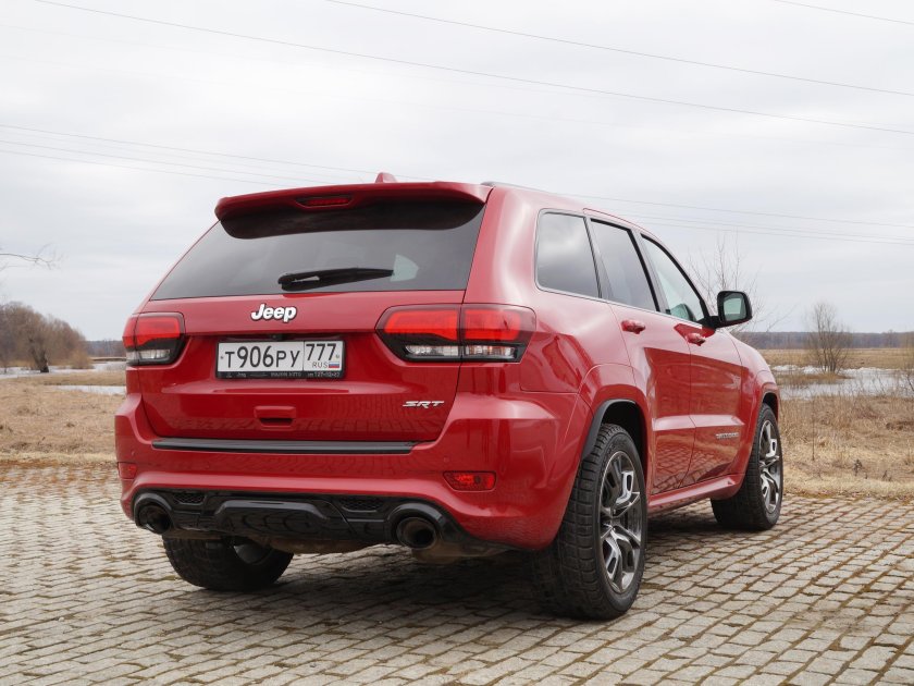 Jeep Grand Cherokee сзади