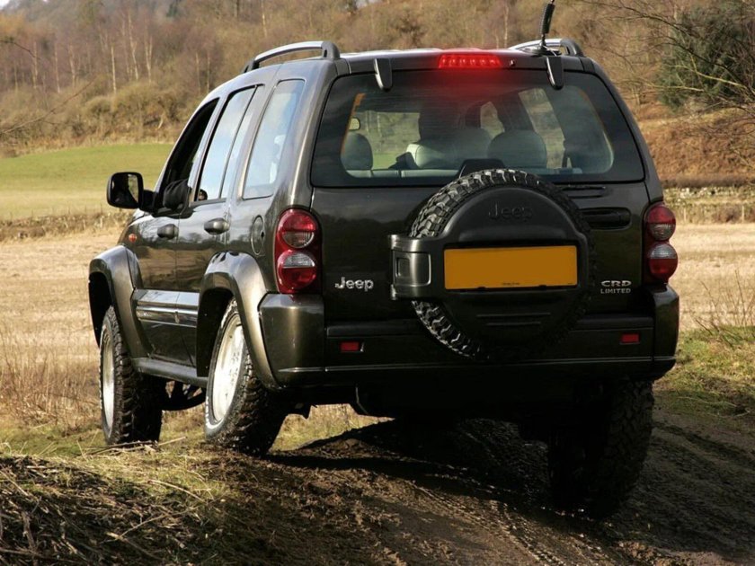 Джип Чероки 2005 сзади