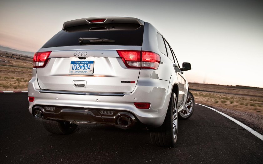Jeep Grand Cherokee wk2 сзади