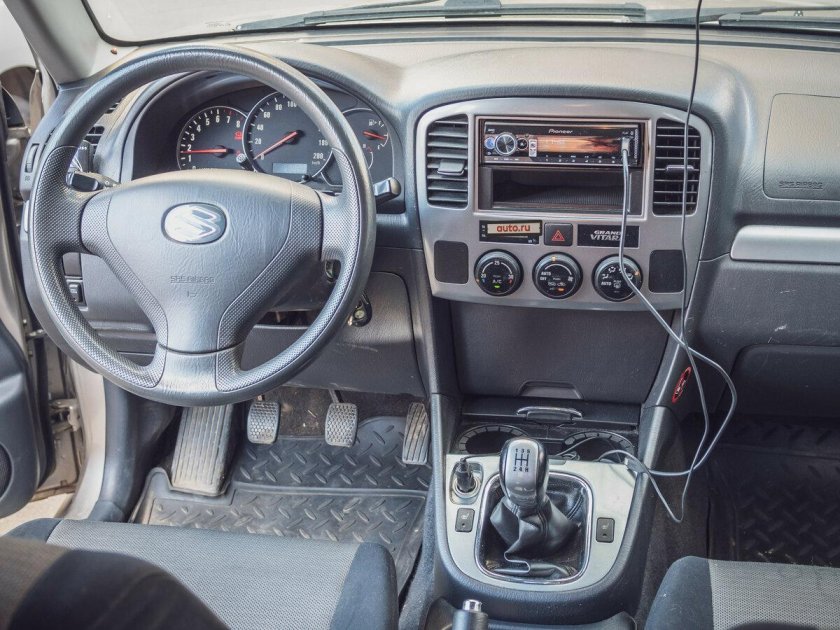 Suzuki Grand Vitara 2003 салон