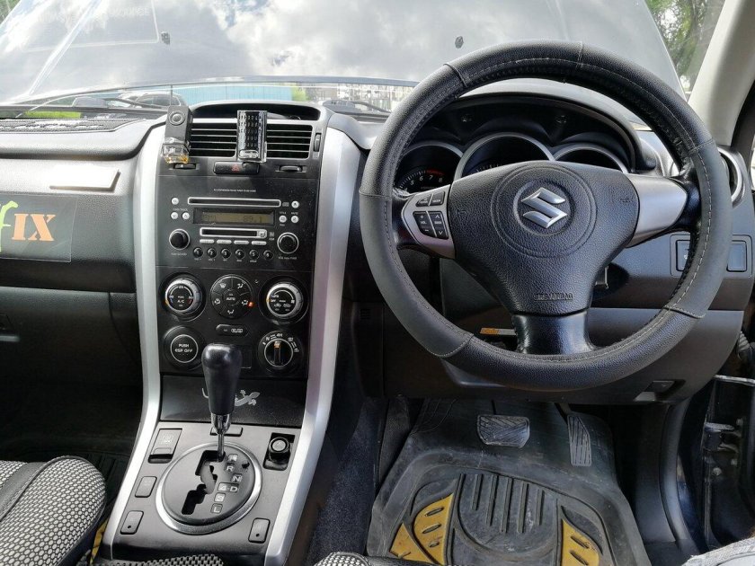 Панель сузуки гранд витара 2008