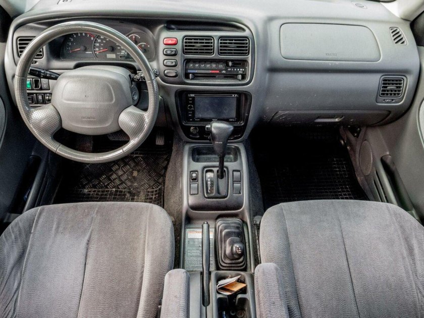 Suzuki Grand Vitara 2000 салон