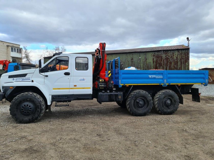 Урал Некст бортовой с КМУ