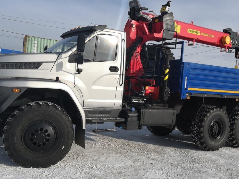 Урал Некст бортовой с КМУ