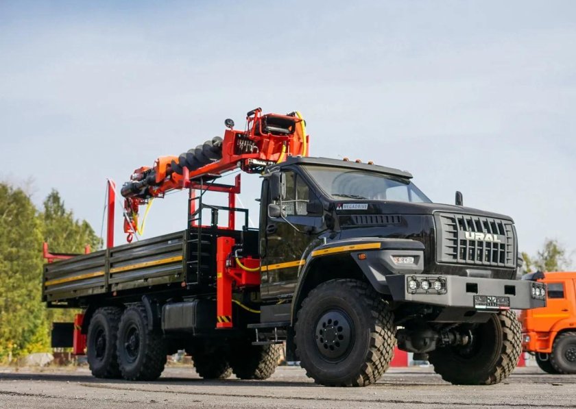 Урал с КМУ