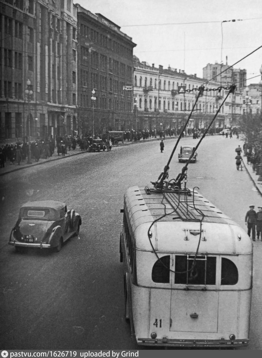 Троллейбус ЯТБ