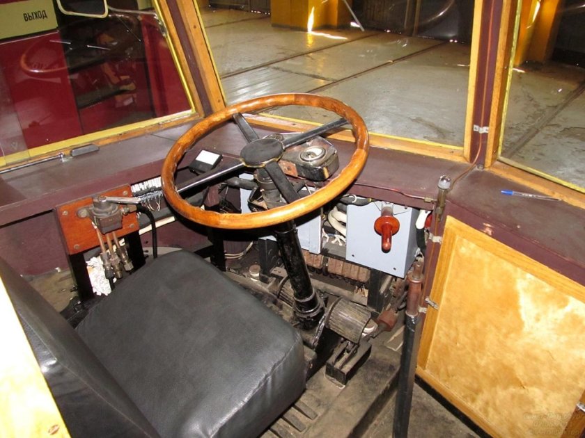 Троллейбус МТБ-82 кабина